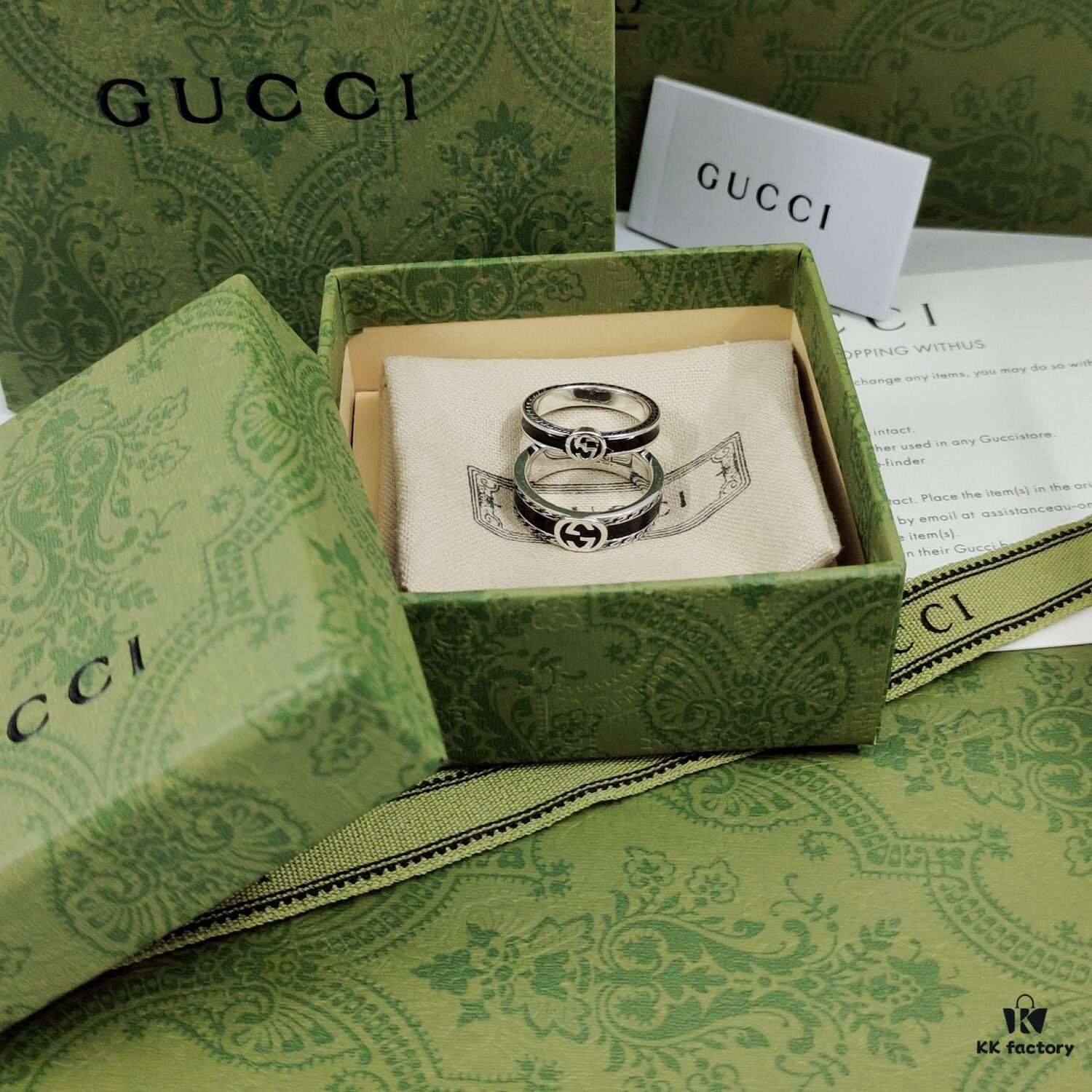 Gucci New Enamel Black Couple's Wide and Narrow Band