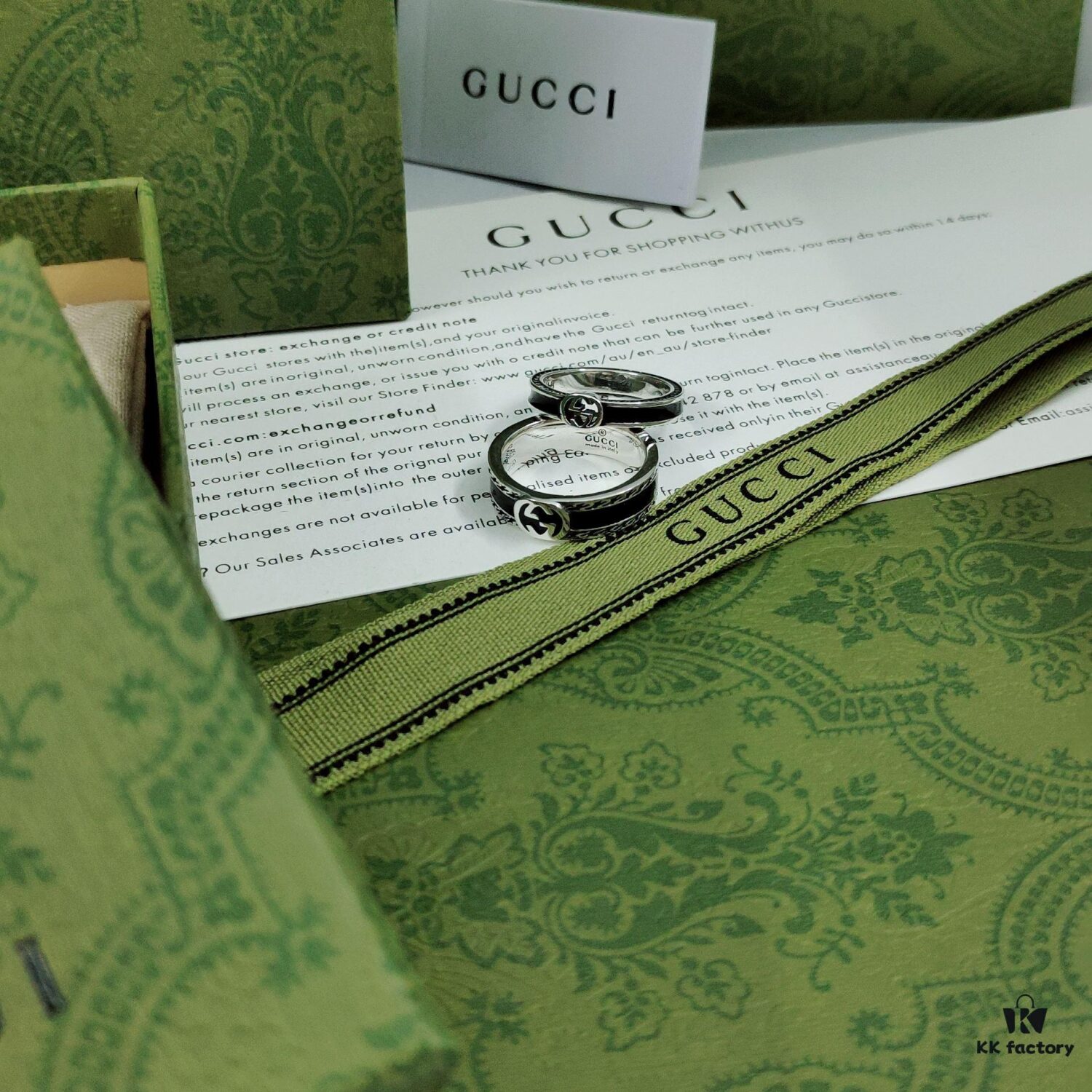 Gucci New Enamel Black Couple's Wide and Narrow Band