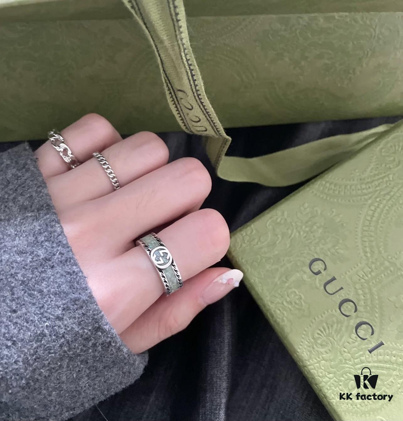 GUCCI New Arrival Interlocking Double G Ring with Stone Texture in Thin Brown and Gem Green Enamel