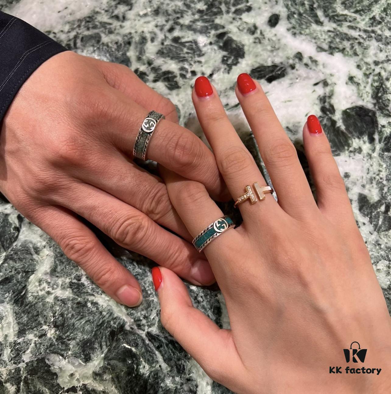 GUCCI New Arrival Interlocking Double G Ring with Stone Texture in Thin Brown and Gem Green Enamel