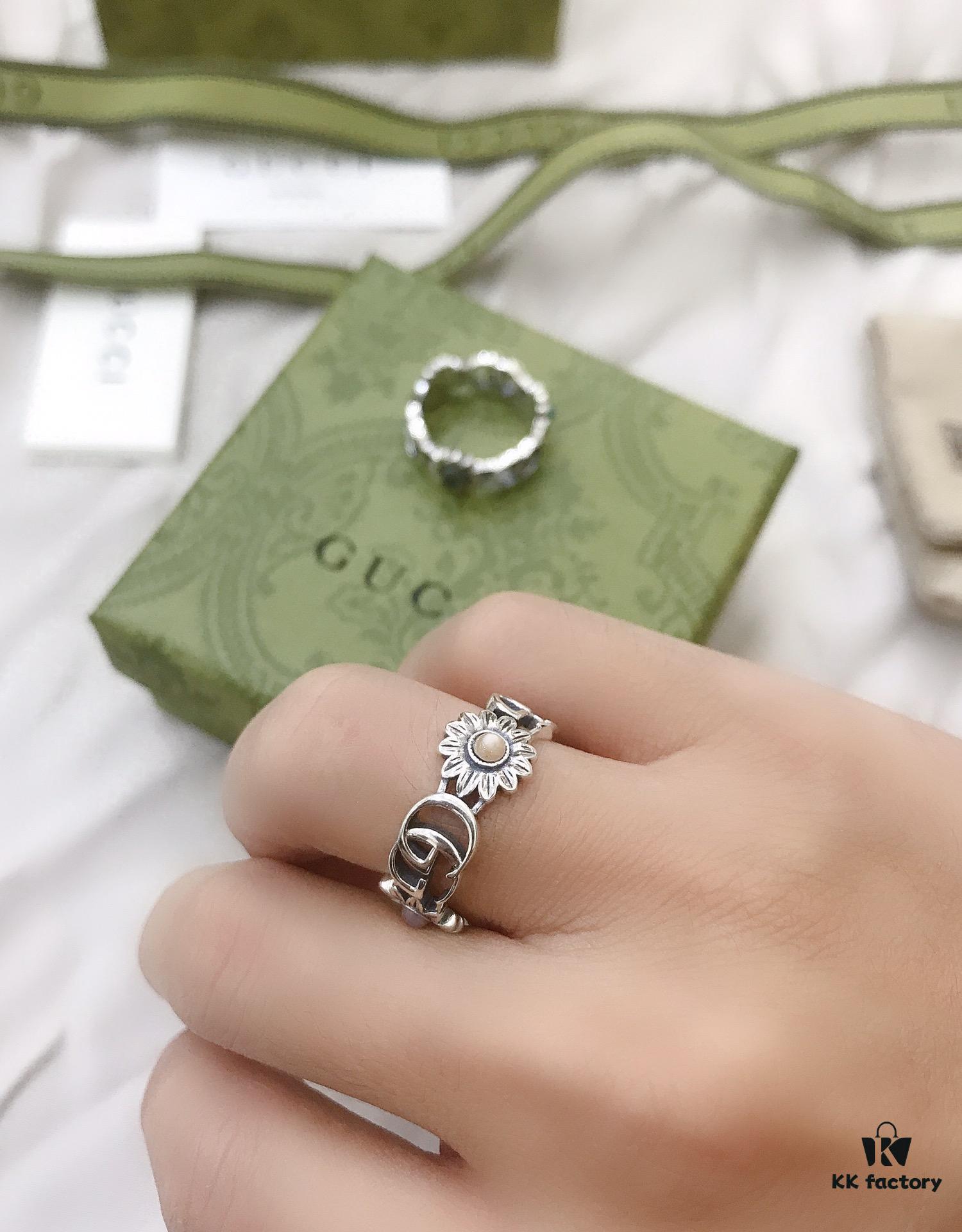 Gucci 925 Sterling Silver Double G Daisy Turquoise Pink Shell Ring