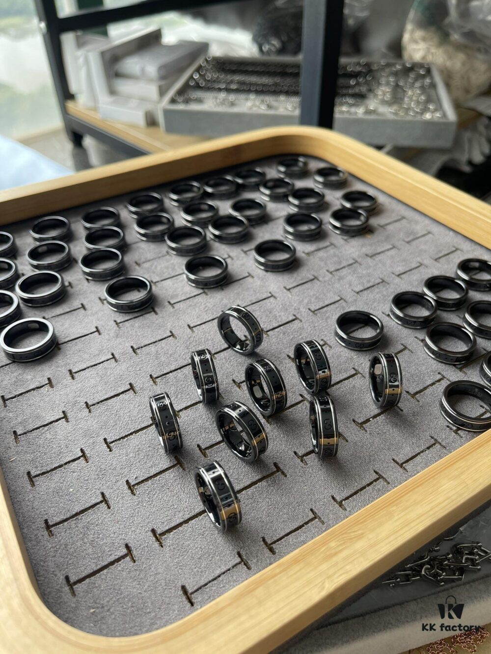 Gucci Simple Black Ceramic Ring