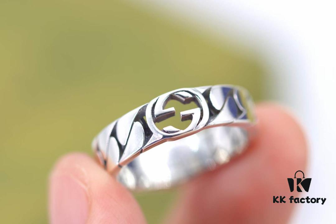 New Arrival💗 Gucci Interlocking Wide Black Enamel Double G Ring in Sterling Silver. 5351120