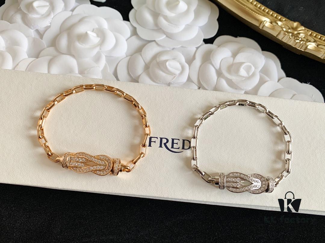 New Arrival! 1:1 Precision Crafted Fred Double C Horse Hoof Clasp Bracelet in Rose Gold and White Gold, Fully Encrusted Micro-Paved Diamond Buckle, Must-Have Fashion Item for Influencers and Trendsetters