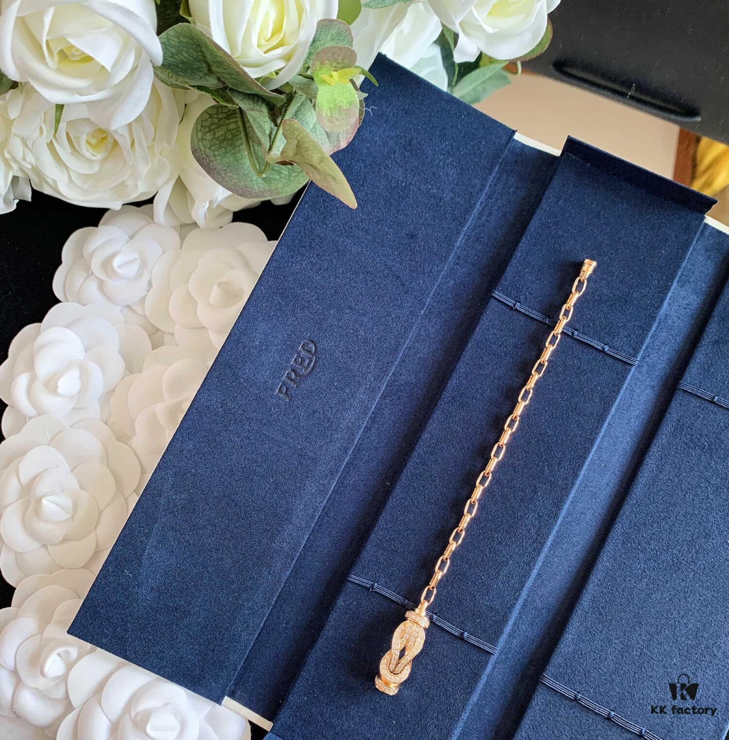 New Arrival! 1:1 Precision Crafted Fred Double C Horse Hoof Clasp Bracelet in Rose Gold and White Gold, Fully Encrusted Micro-Paved Diamond Buckle, Must-Have Fashion Item for Influencers and Trendsetters