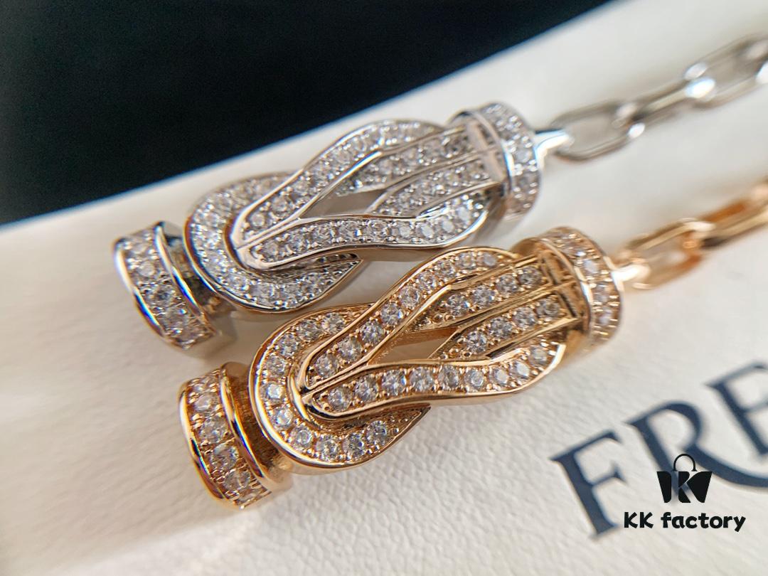 New Arrival! 1:1 Precision Crafted Fred Double C Horse Hoof Clasp Bracelet in Rose Gold and White Gold, Fully Encrusted Micro-Paved Diamond Buckle, Must-Have Fashion Item for Influencers and Trendsetters