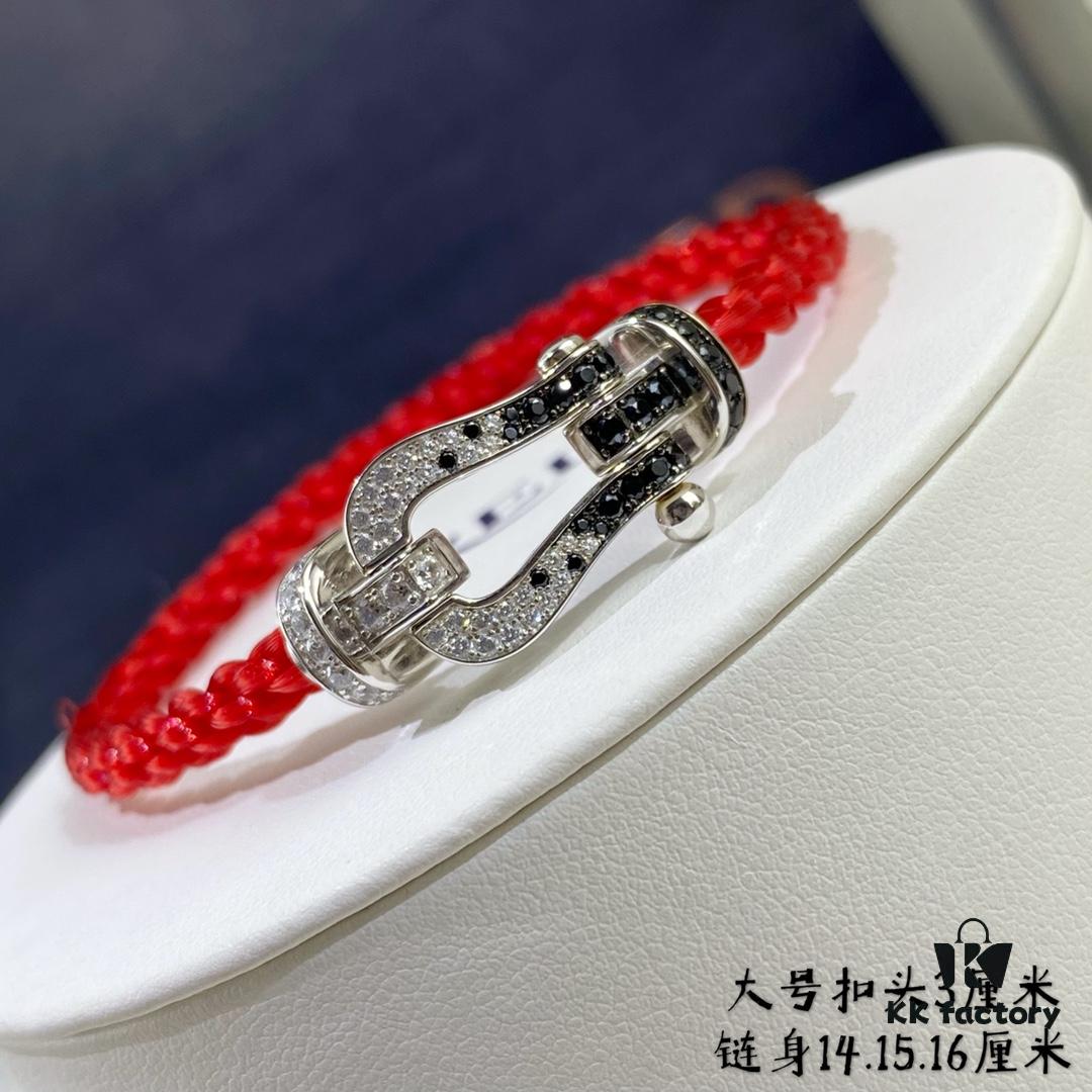 V Gold Material + Large Red Cord. 💥 New Arrival ❤️ Hot 🎉 Fred Large Red Cord White Gold Black Diamond Buckle Bracelet 👉🏻 Luxury Fashion Elegant Design, High-End Custom Jewelry with Thickened 18K Gold Plating and Precision Micro-Inlay, Must-Have Item for Influencers and Fashion Enthusiasts