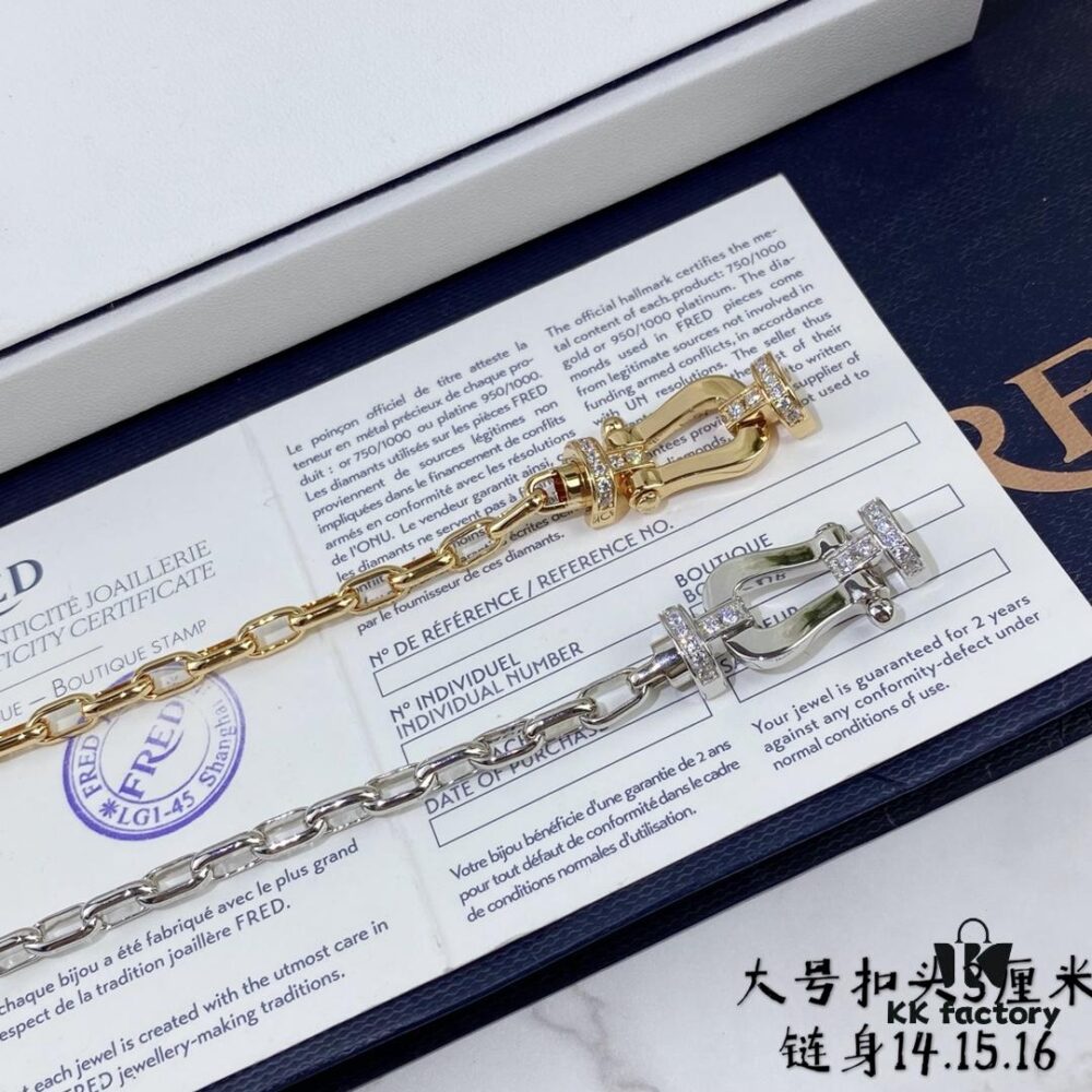 V Gold Material with Large Chain – New Arrival ❤️ Hot Release 🎉 Fred-style Oversized Half-Diamond Buckle Bracelet 👉🏻 Luxury, Fashionable, Exquisite ⚪️⭐️ High-End Custom Design – Thickened 18K Gold Plated Craftsmanship, Precision Micro-Inlay, A Must-Have for Influencers and Fashion Enthusiasts