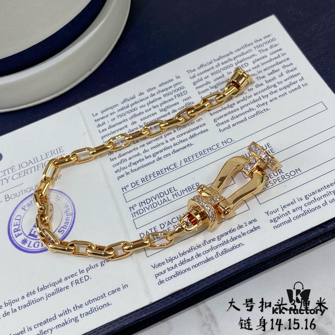 V Gold Material with Large Chain – New Arrival ❤️ Hot Release 🎉 Fred-style Oversized Half-Diamond Buckle Bracelet 👉🏻 Luxury, Fashionable, Exquisite ⚪️⭐️ High-End Custom Design – Thickened 18K Gold Plated Craftsmanship, Precision Micro-Inlay, A Must-Have for Influencers and Fashion Enthusiasts
