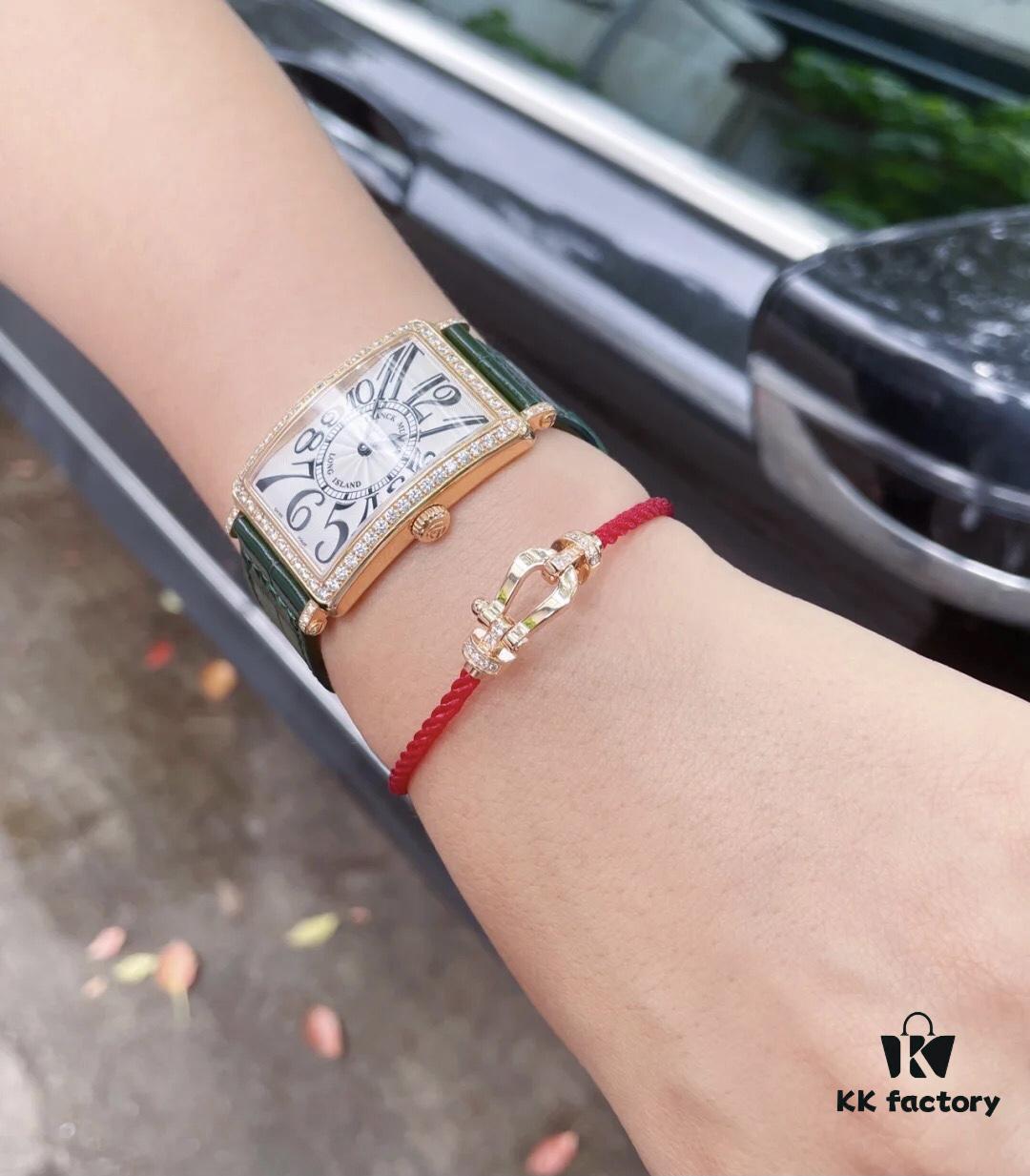 Handcrafted Red Horse Hoof Cord Bracelet, Red for Warding Off Evil and Bringing Good Luck, Stylish and Eye-Catching When Worn