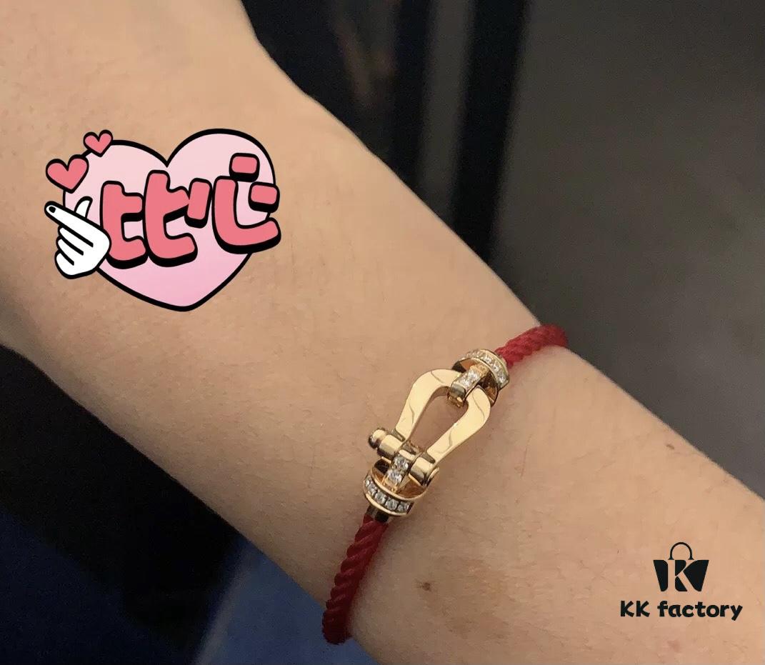 Handcrafted Red Horse Hoof Cord Bracelet, Red for Warding Off Evil and Bringing Good Luck, Stylish and Eye-Catching When Worn