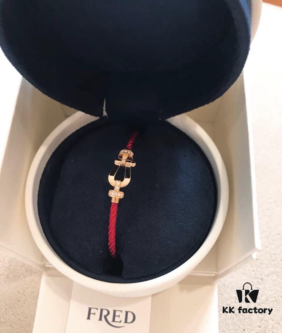 Horsehoof Red String Bracelet