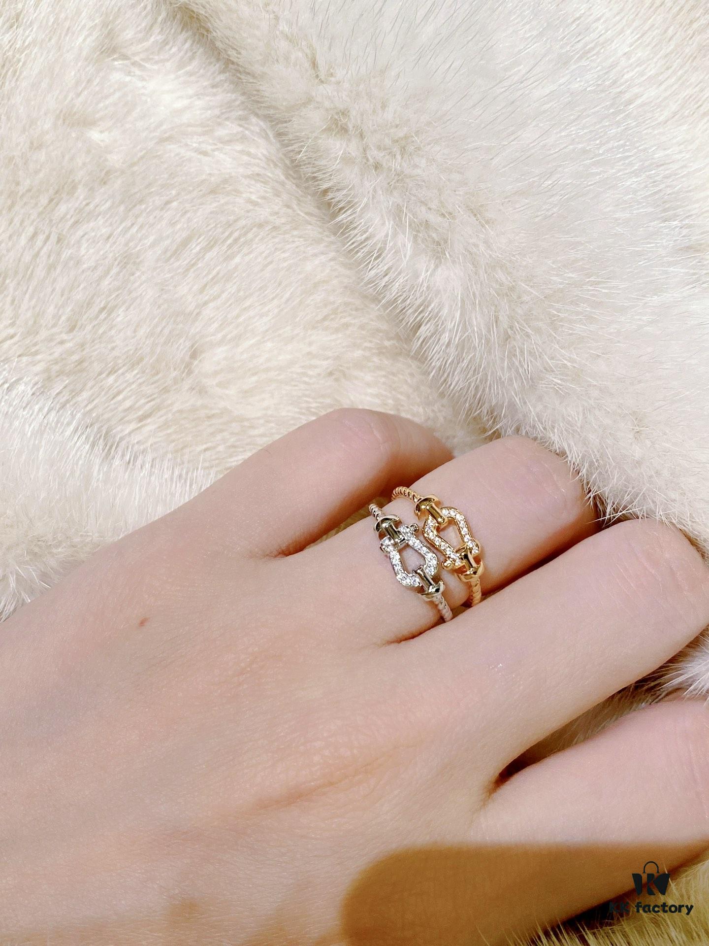 Exquisitely Compact Horsebit Ring