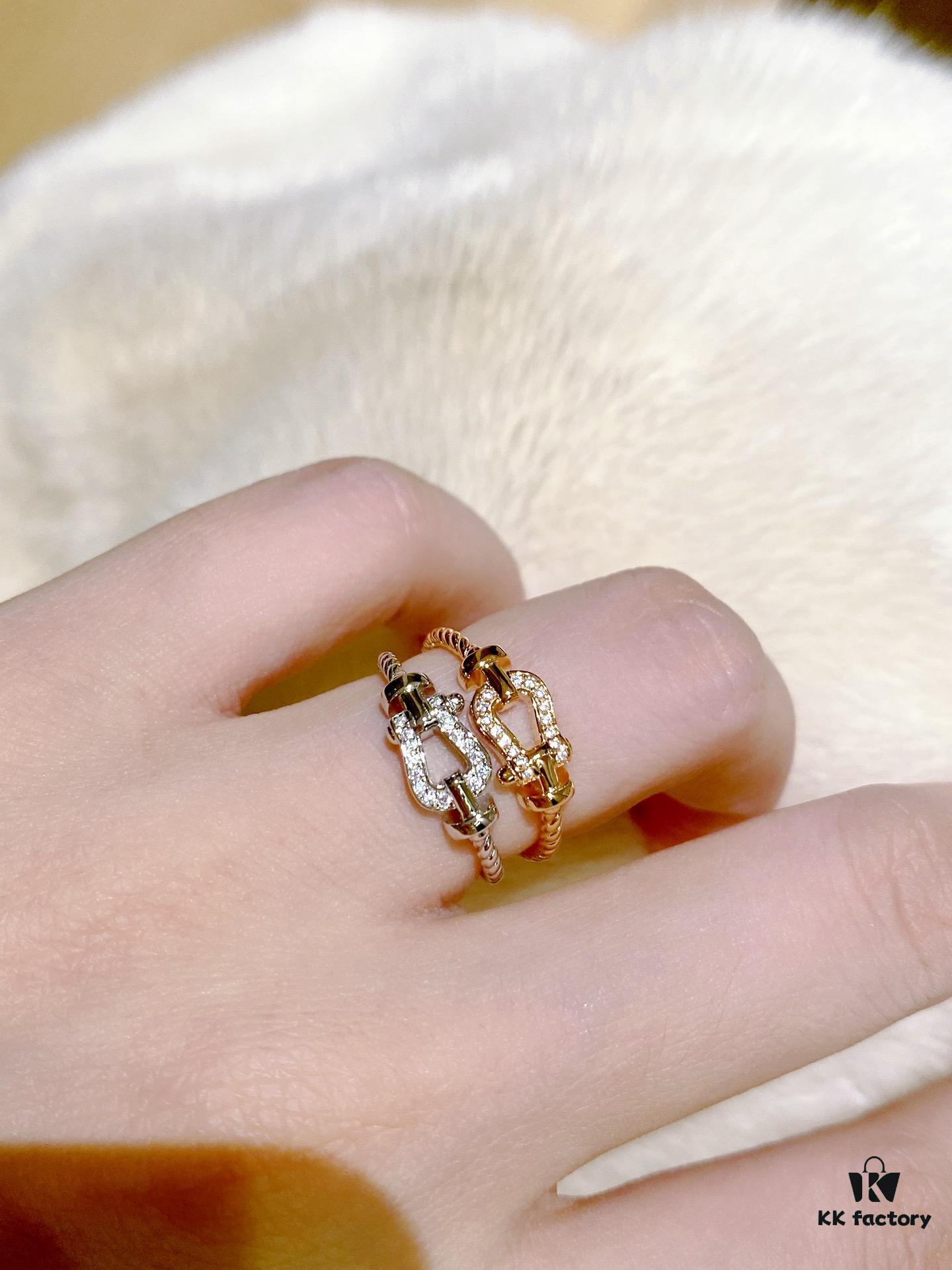 Exquisitely Compact Horsebit Ring