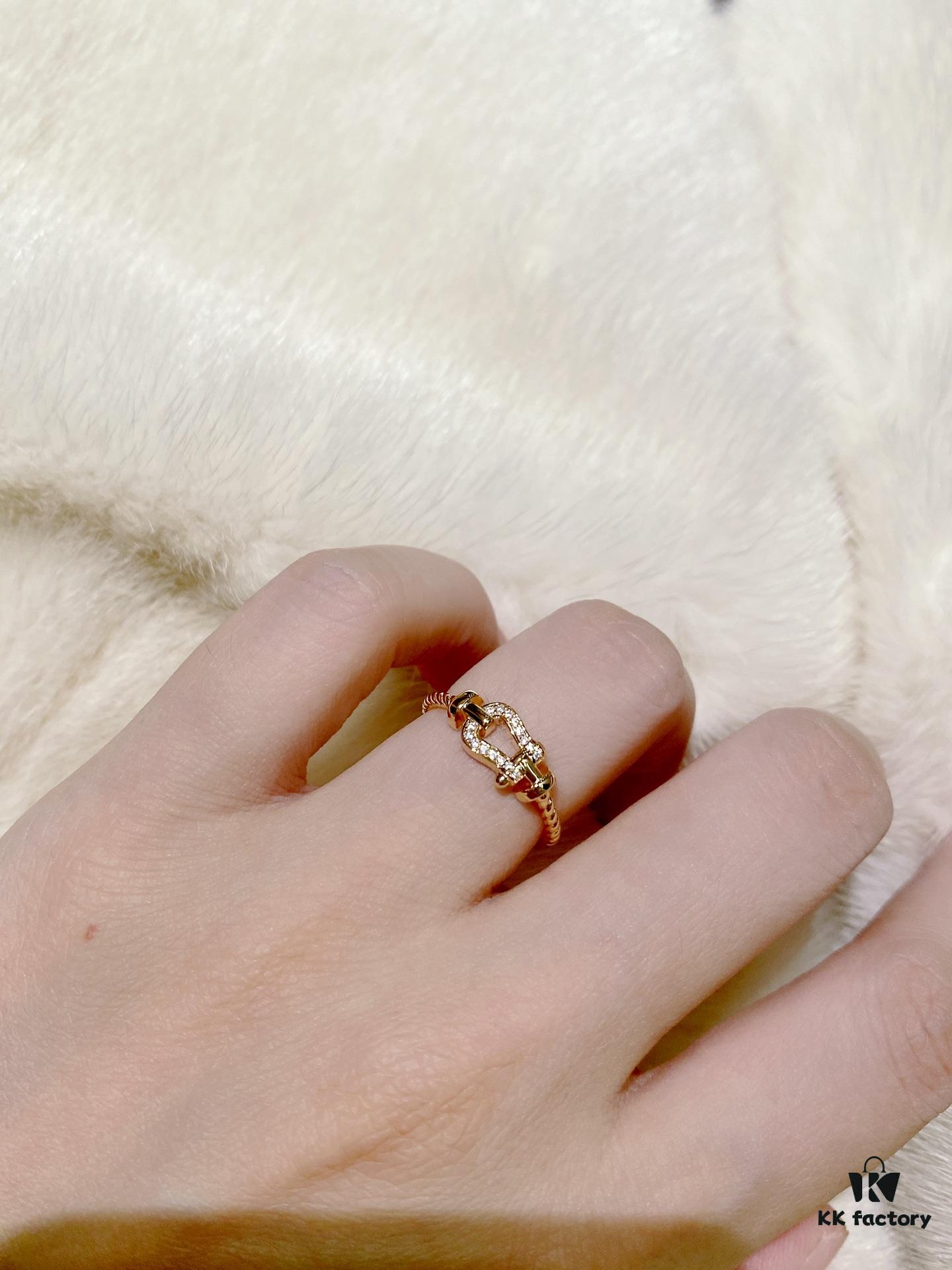 Exquisitely Compact Horsebit Ring