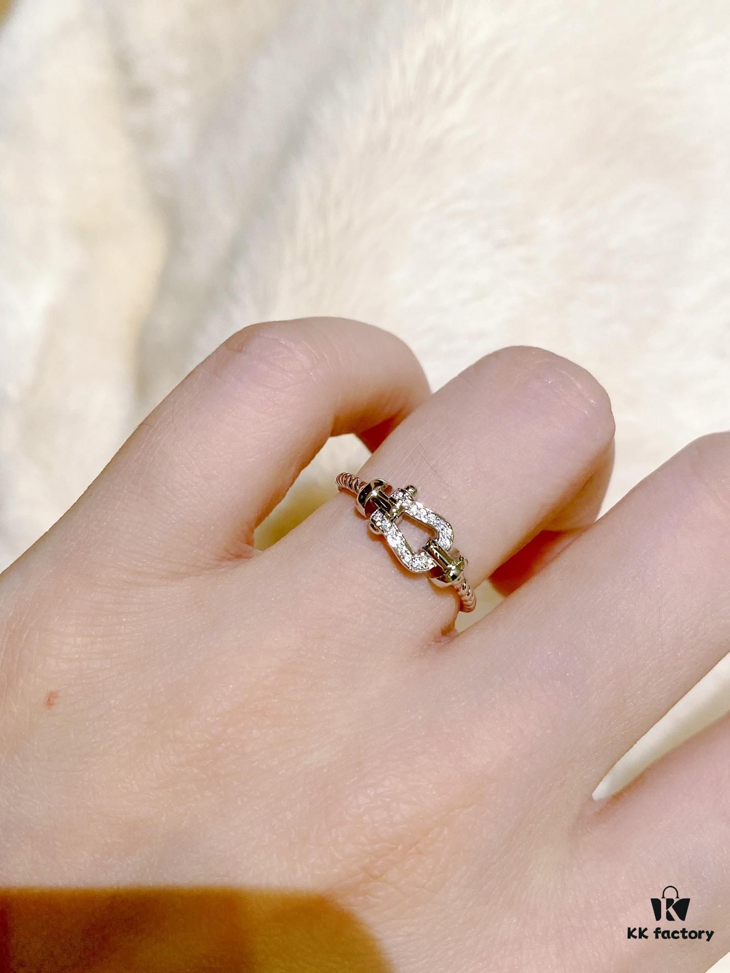 Exquisitely Compact Horsebit Ring