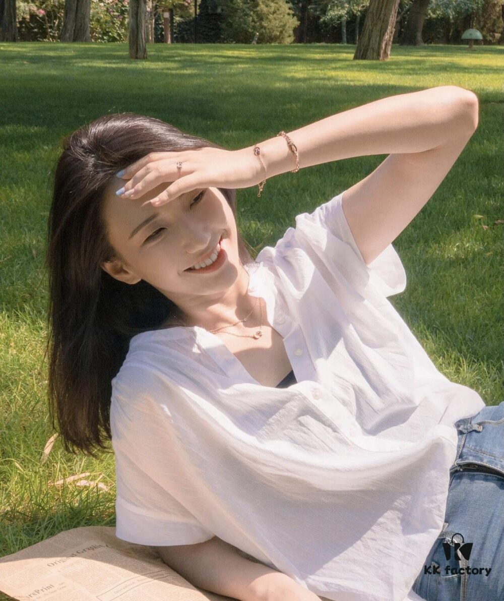 Fred - Red Horseshoe Knot Bracelet Wearing Reference