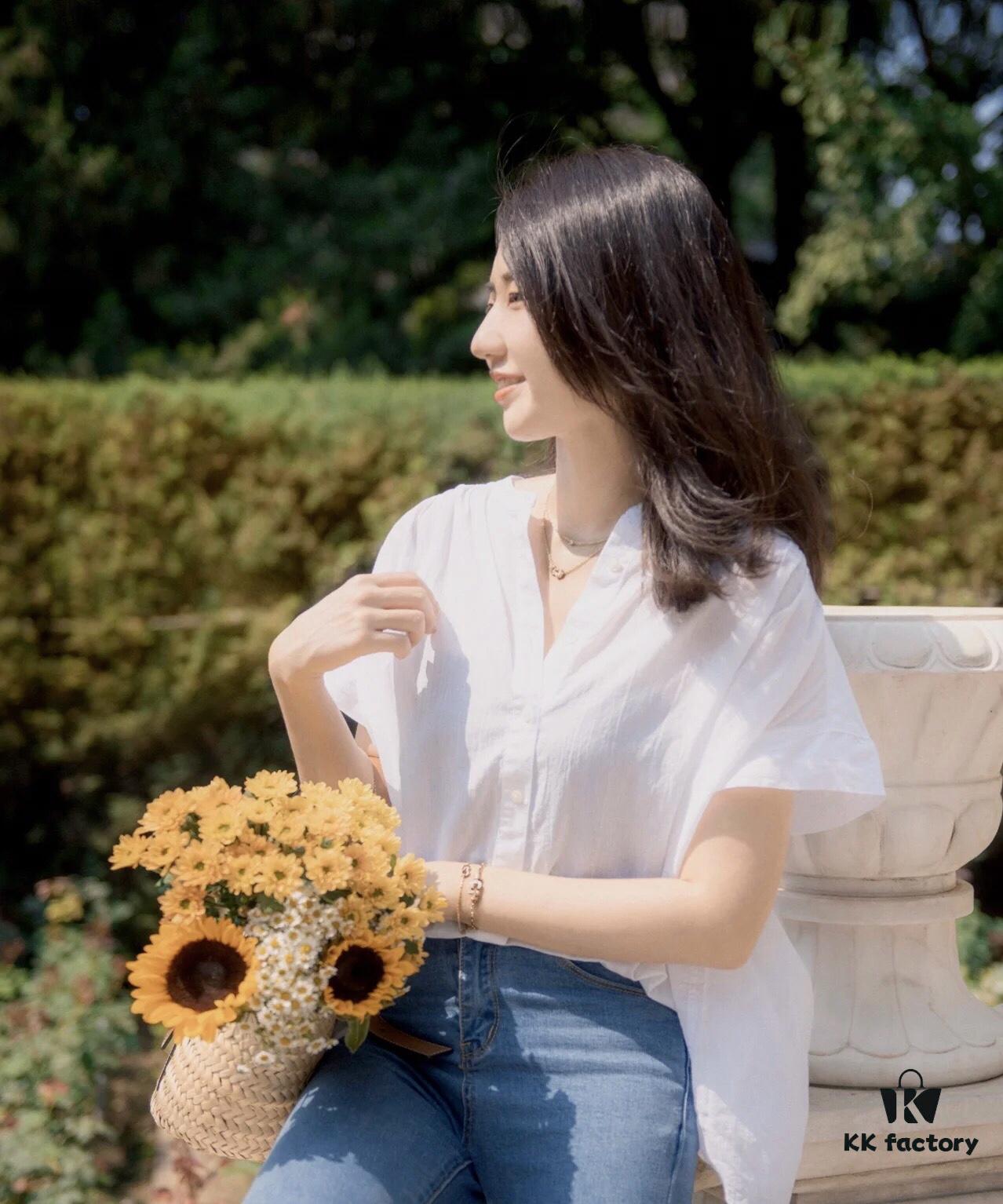Fred - Red Horseshoe Knot Bracelet Wearing Reference