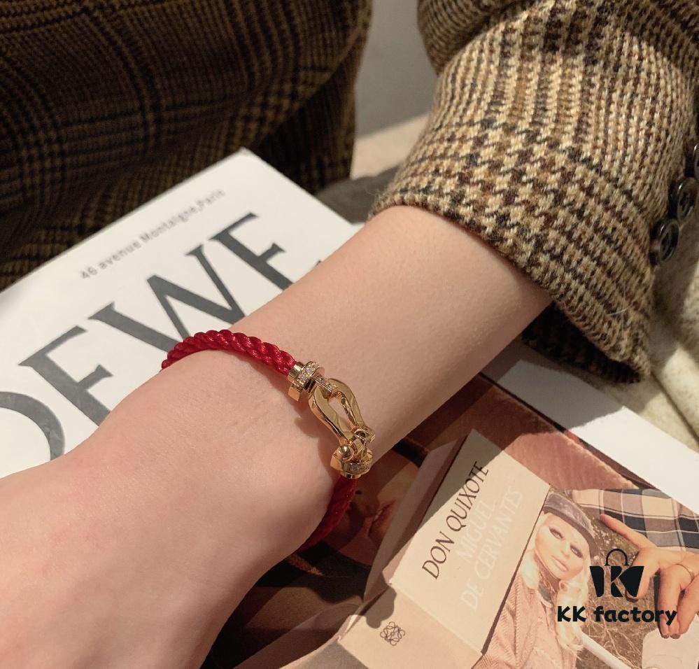 Fred - Horseshoe Red Bracelet Wearing Reference