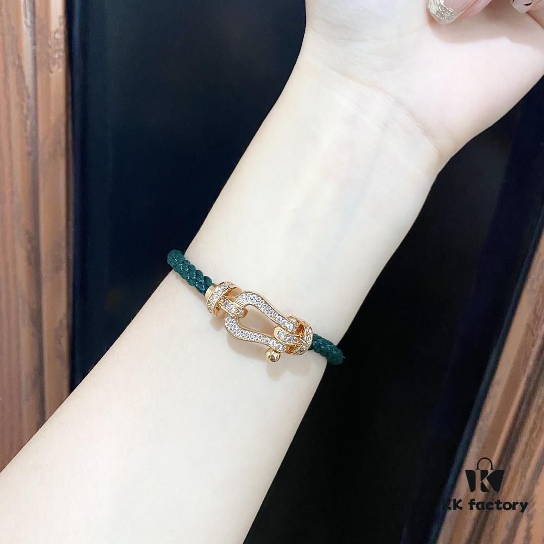 Elegant Green, Free as the Wind – Refreshing Hue, Unleash Your Active Energy