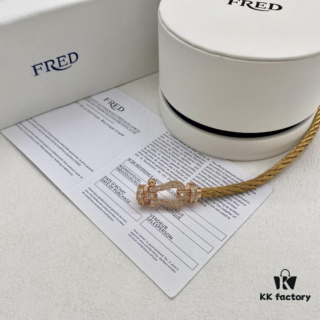 Golden chains sketch bold lines, injecting remarkable courage and strength, fully expressing freedom and fearlessness