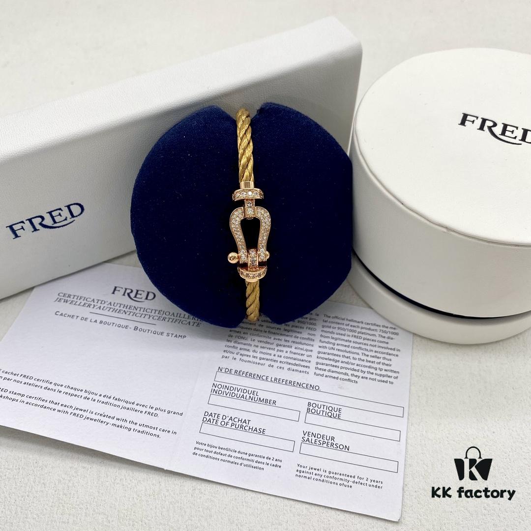 Golden chains sketch bold lines, injecting remarkable courage and strength, fully expressing freedom and fearlessness