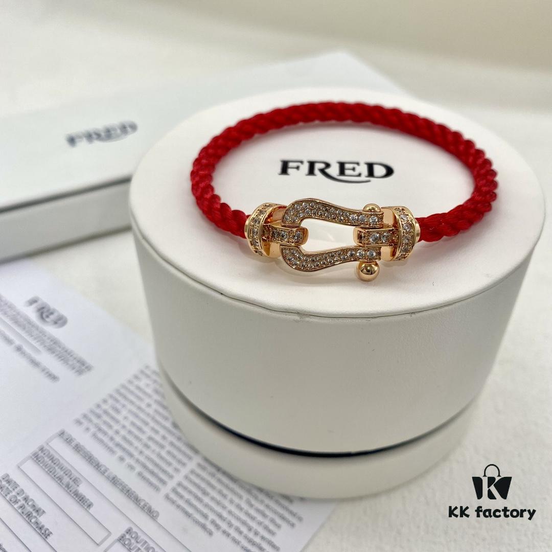 Red Energy Nurtures, Activating Good Luck Mode – Red Bracelet with Fully Encrusted Diamond Horsehoof Clasp, Elegant and Skin-Brightening