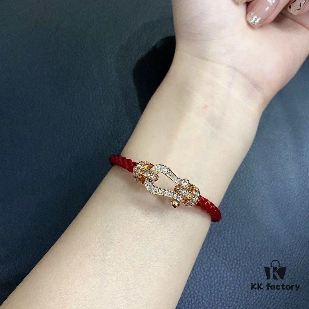 Red Energy Nurtures, Activating Good Luck Mode – Red Bracelet with Fully Encrusted Diamond Horsehoof Clasp, Elegant and Skin-Brightening