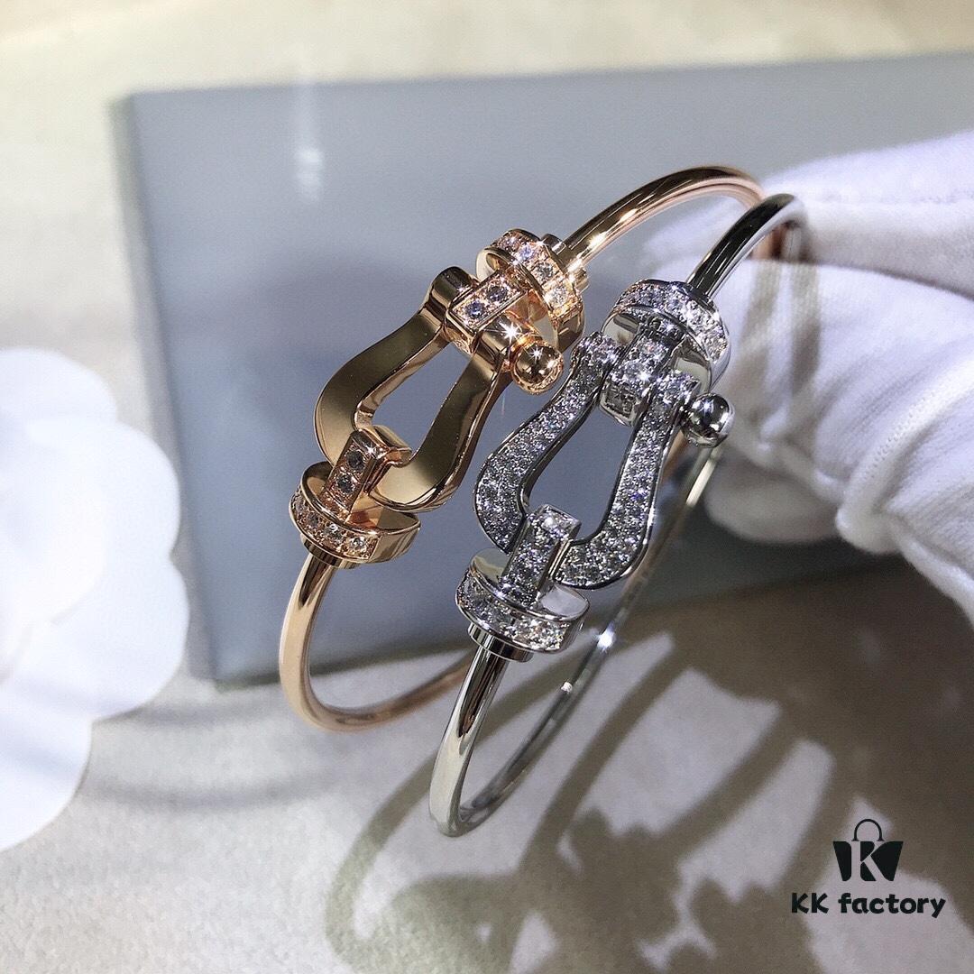 Stunning Bracelet Inspired by Guan Xiaotong's Style – Fred-Inspired Design with Horseshoe Charm in Platinum, Rose Gold, and Yellow Gold