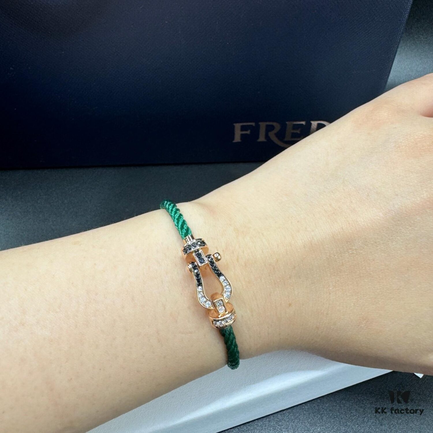 FRED Force 10 Bracelet in Rose Gold with Black and White Gemstones – Medium Size, Steel Cord Design