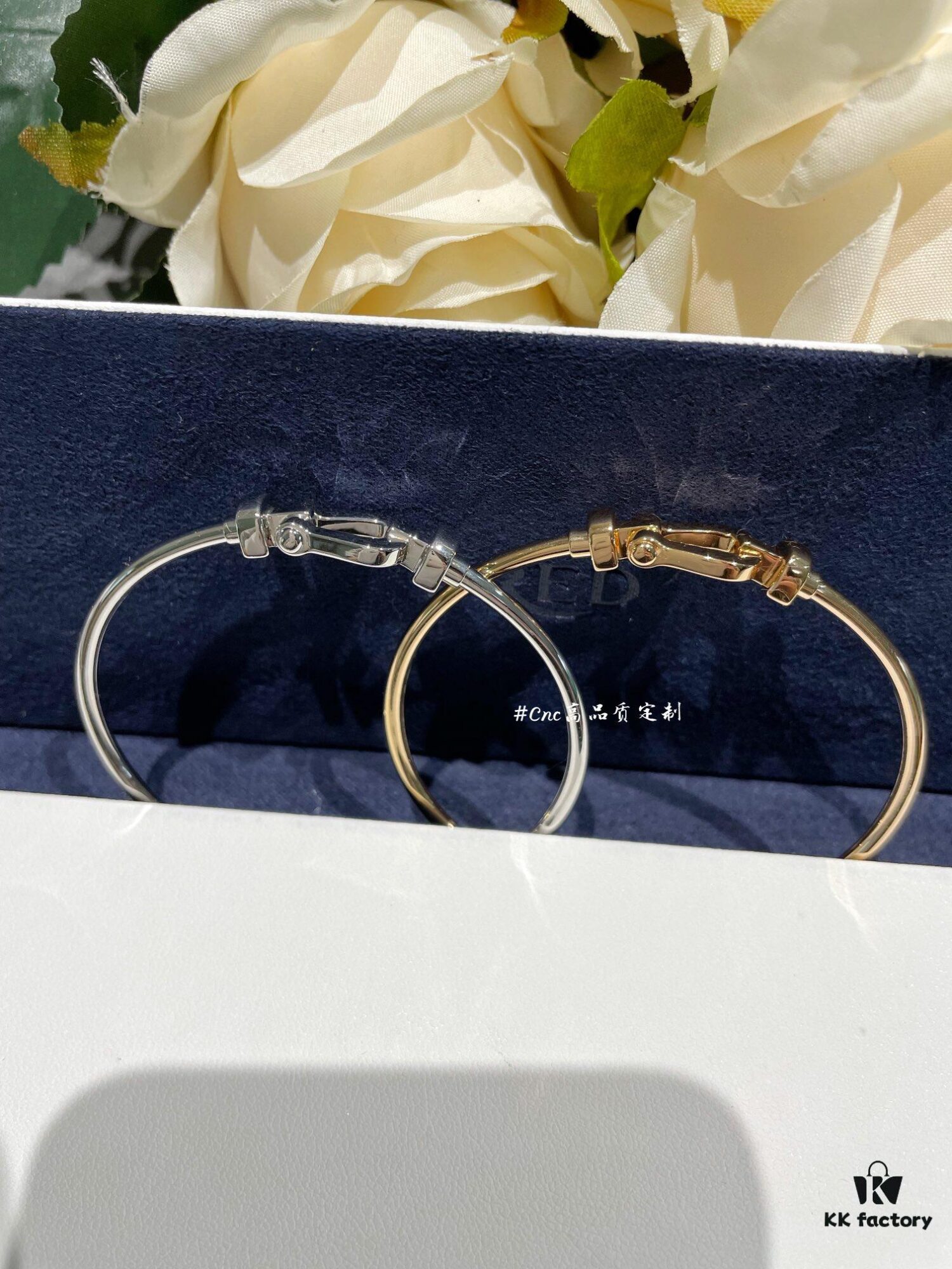 FRE*D Polished Horsehoof Link Rigid Cuff Bracelet, CNC Precision-Carved, Hollow Tube Design for Lightweight Comfort