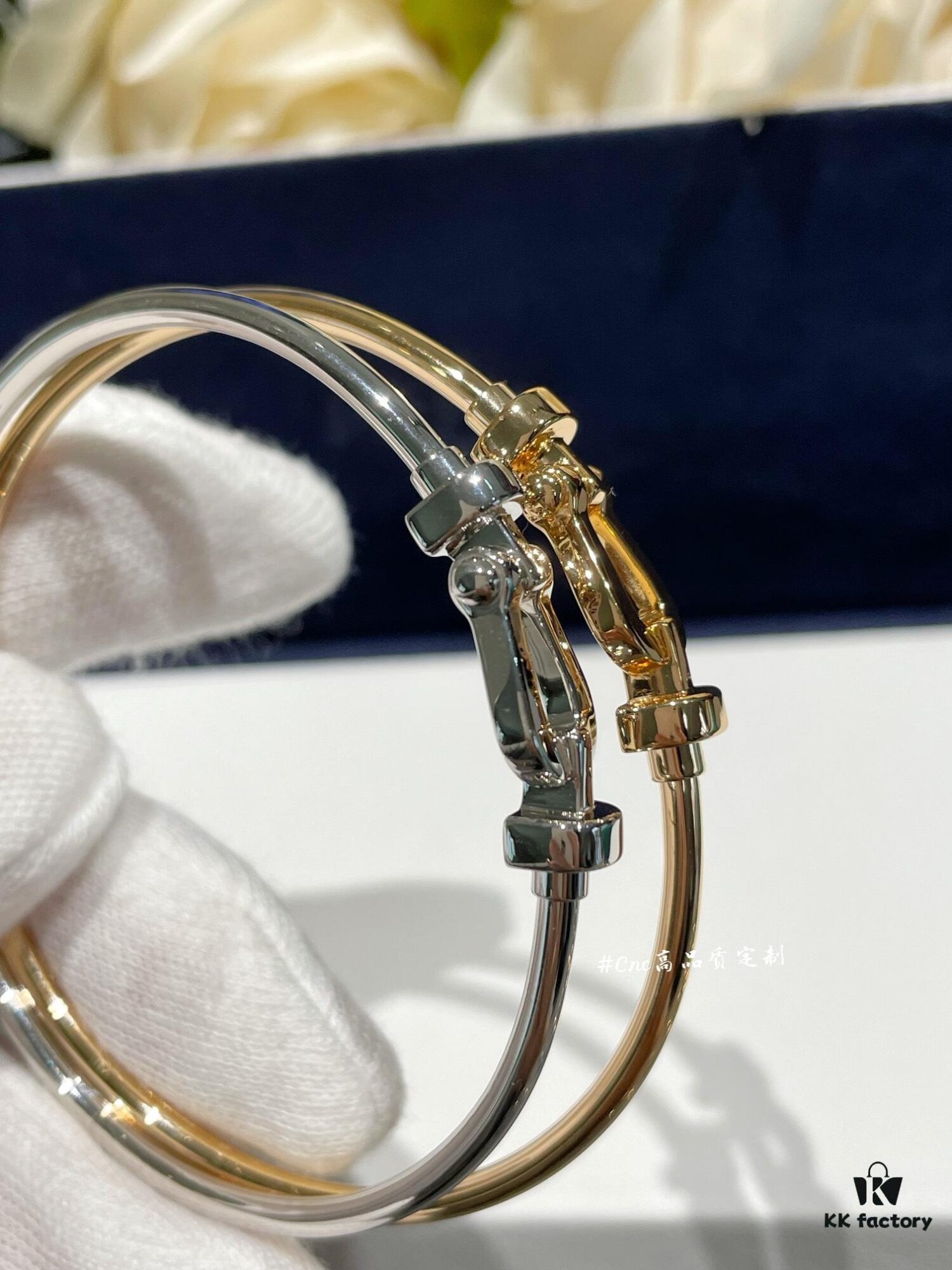 FRE*D Polished Horsehoof Link Rigid Cuff Bracelet, CNC Precision-Carved, Hollow Tube Design for Lightweight Comfort