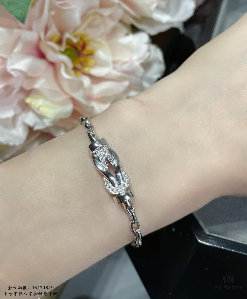 New Arrival! FRED-inspired Small Half-Diamond Figure-8 Knot Chain Bracelet – Luxury Fashion, Exquisite Craftsmanship