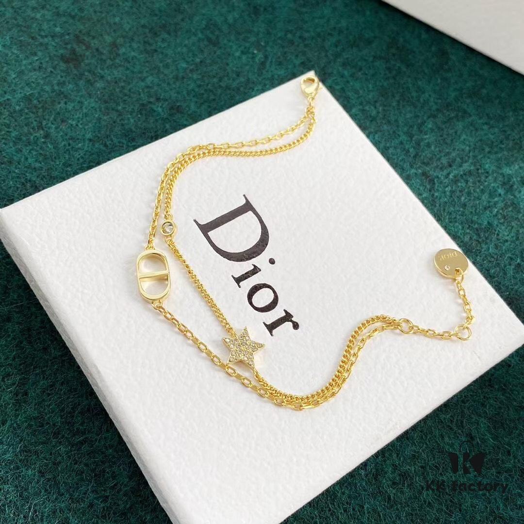 D's Star Double-Layer Bracelet, a cute and exquisite accessory that enhances happiness and serves as a meaningful treat for yourself