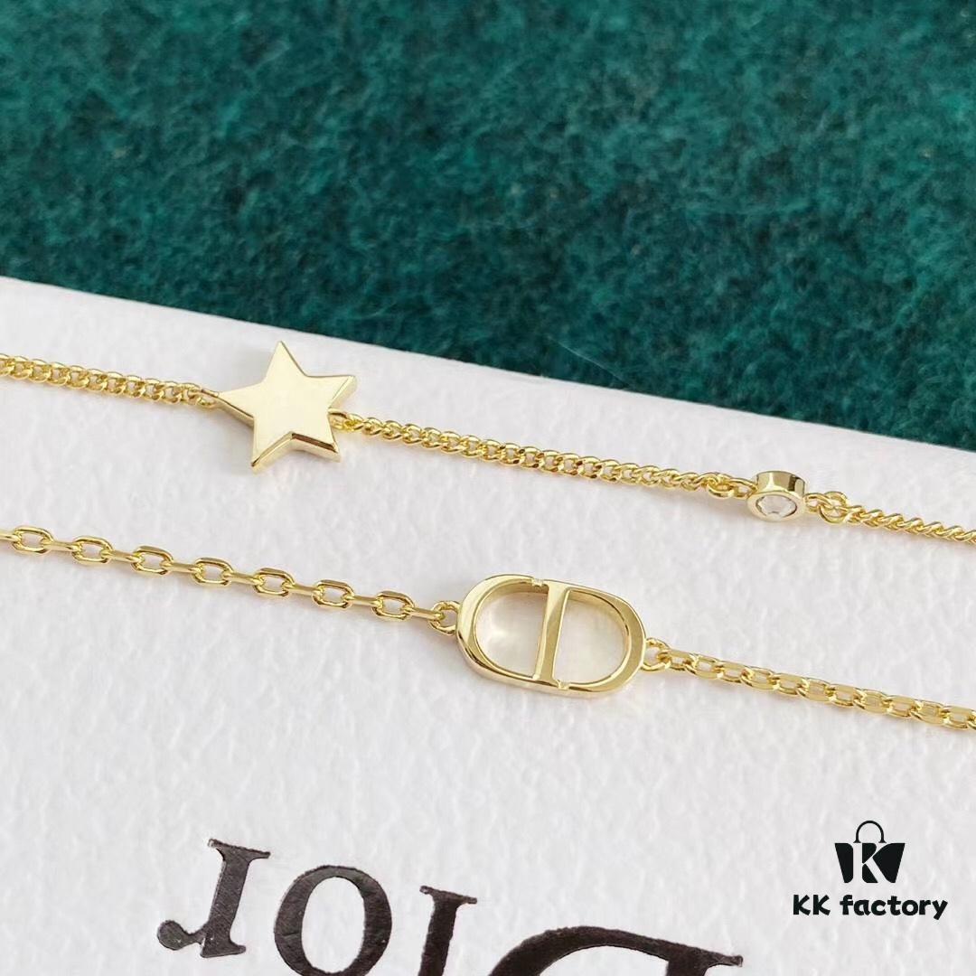 D's Star Double-Layer Bracelet, a cute and exquisite accessory that enhances happiness and serves as a meaningful treat for yourself