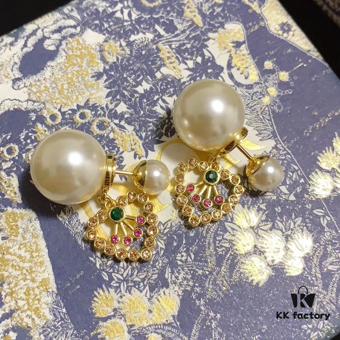 Dior Dazzling Diamond Heart Stud Earrings