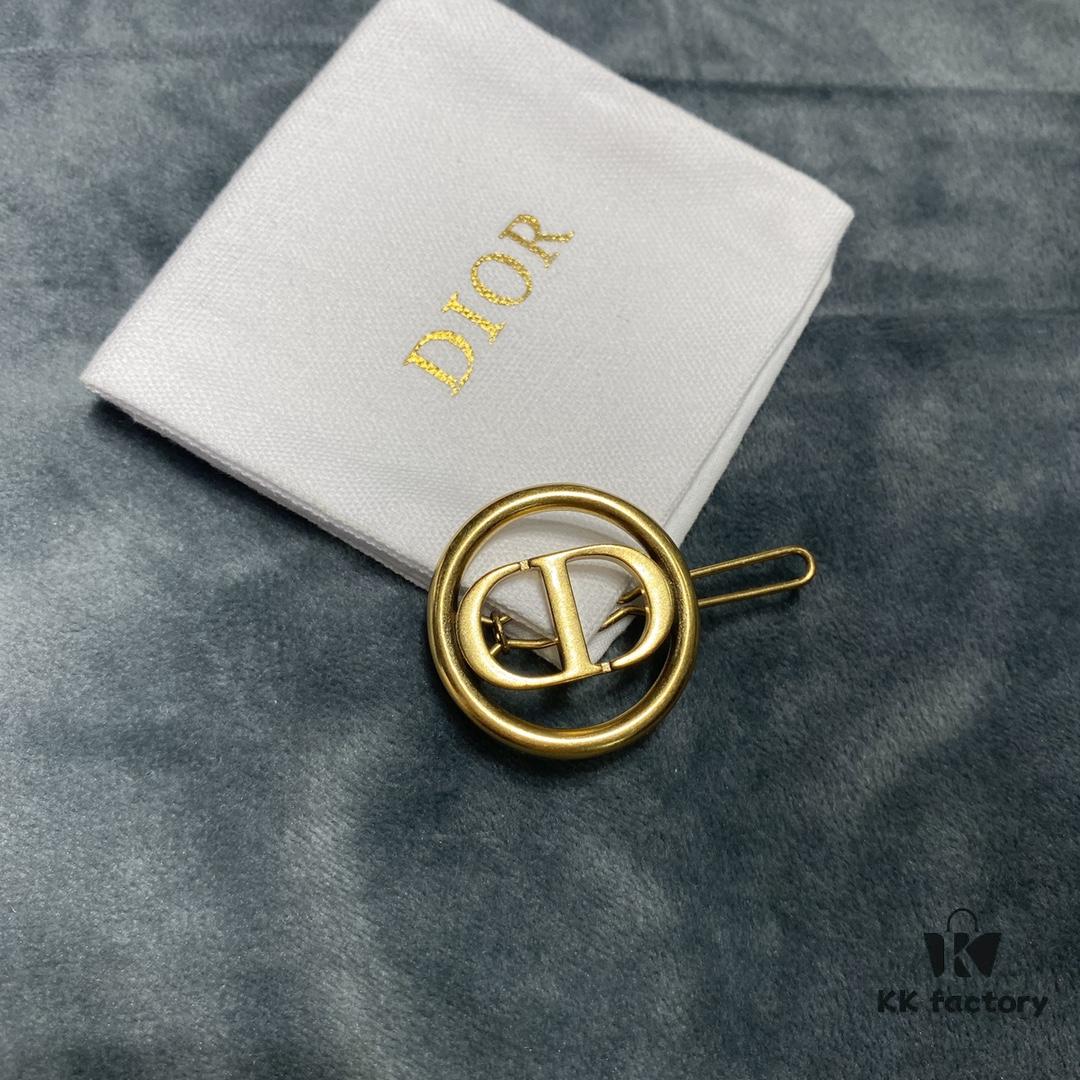 Dior CD Hair Clip, Minimalist and Fashionable, Extremely Elegant
