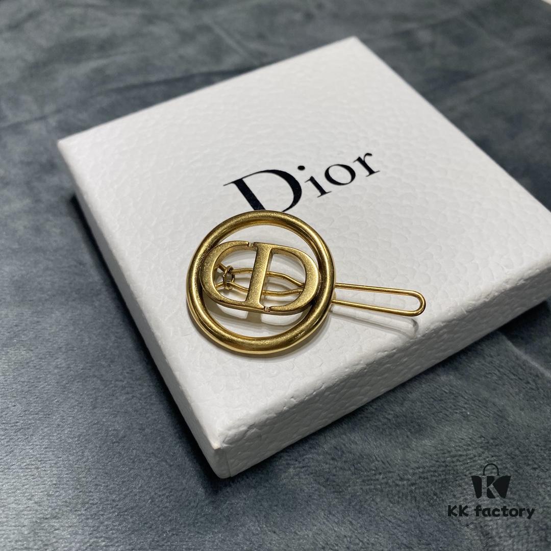 Dior CD Hair Clip, Minimalist and Fashionable, Extremely Elegant
