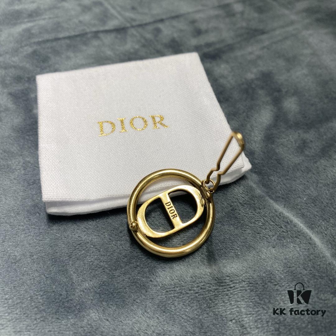 Dior CD Hair Clip, Minimalist and Fashionable, Extremely Elegant