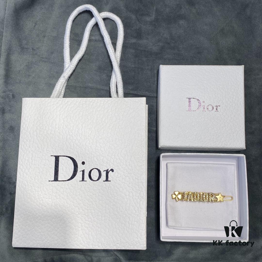 Dior Letter Hair Clip, Same Material as Counter Version, Classic Retro Style, Fashionable and Elegant Best-Selling Hair Accessory