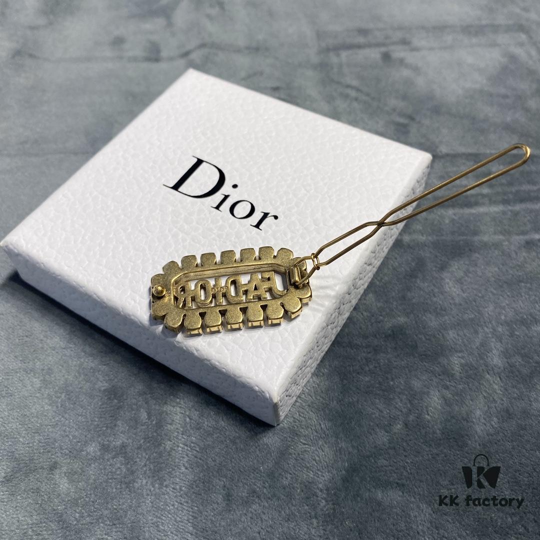 Dior Retro Copper Rhinestone JA Letter Square Hair Clip, Exuding Elegance Even Through the Screen, Must-Have 🌈💕