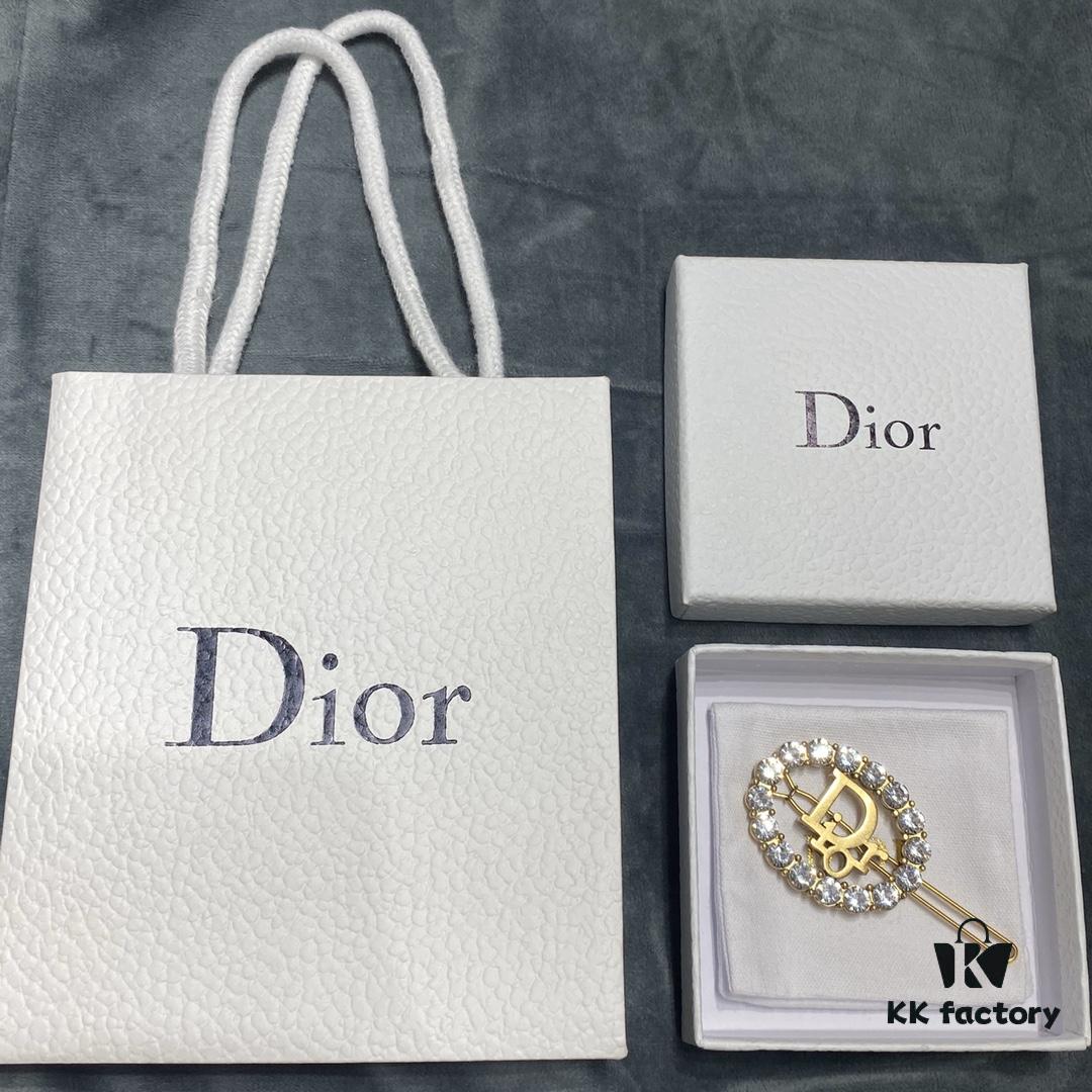 Dior Oval-Shaped Hair Clip with Sparkling Zircon-Circled Frame and Hollowed Letter Design