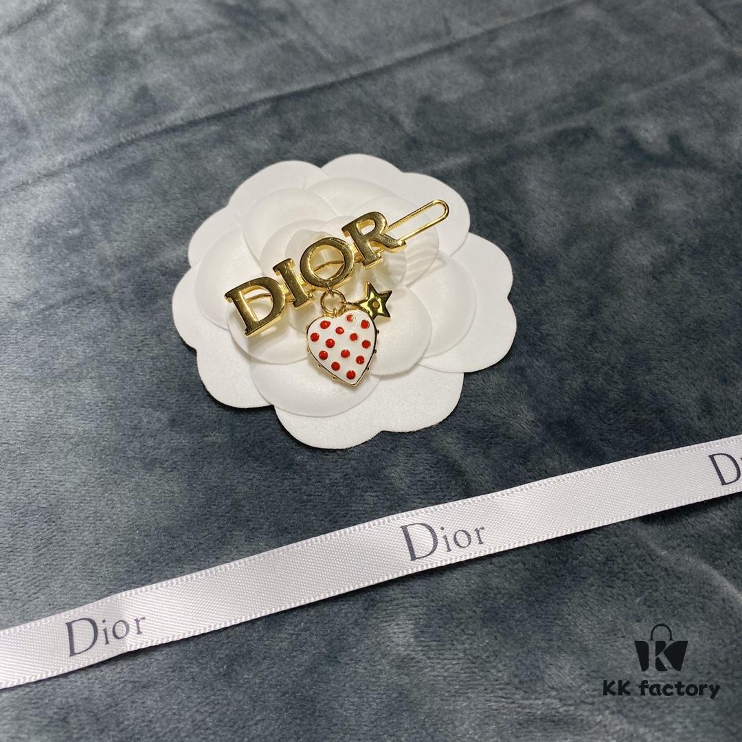 Dior Heart and Star Hair Clip, Exuding Delicate Elegance, Showcasing Outstanding Charm, Smooth Hardware Paired with Red Dot Heart is Perfect!