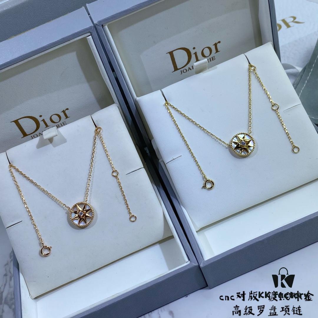 Dior Compass Necklace 😊 Victoire de Castellane Reinterprets Mr. Dior's Lucky Star – the Eight-pointed Star – with a Wind Rose Design, Adorned with Intertwined Wheat Sheaves That Swing Playfully on the Chain, Alternating Between a Hardstone Face and a Wind Rose Face