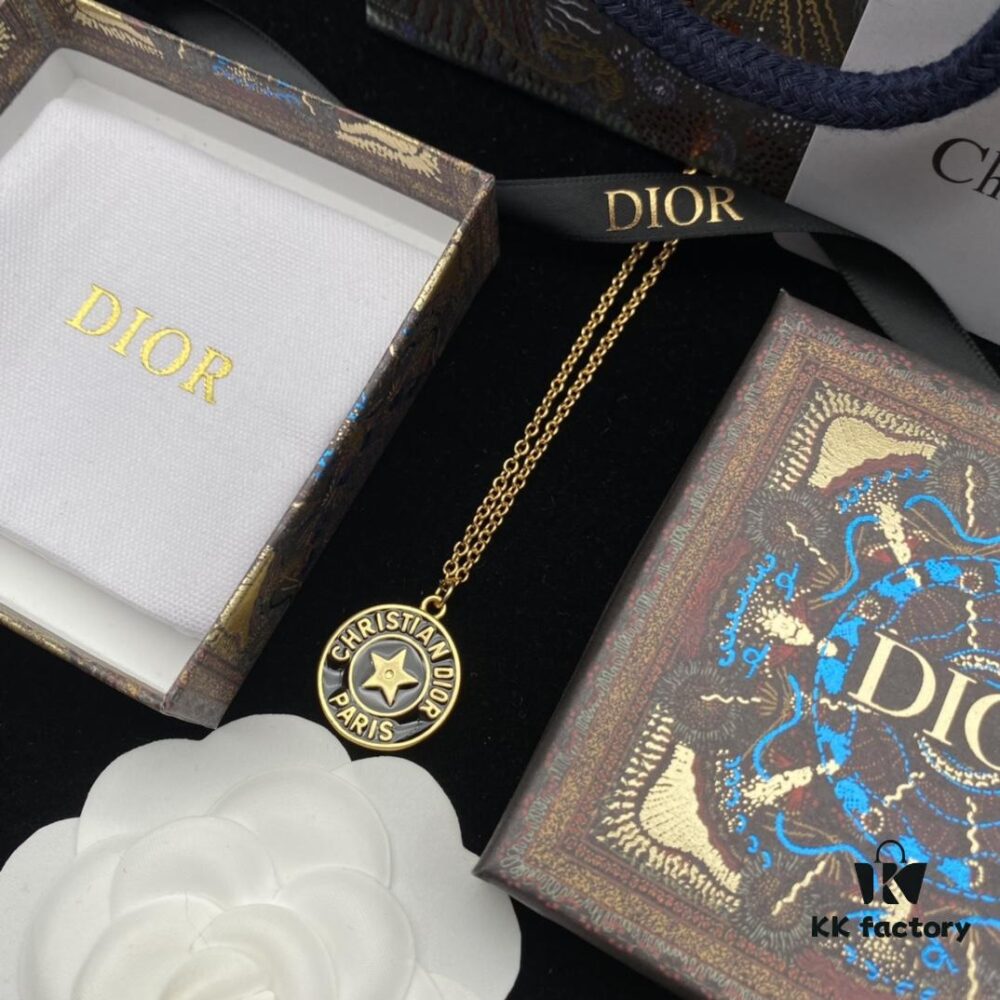 Dior New Letter Star Round Resin Elegant Retro Necklace