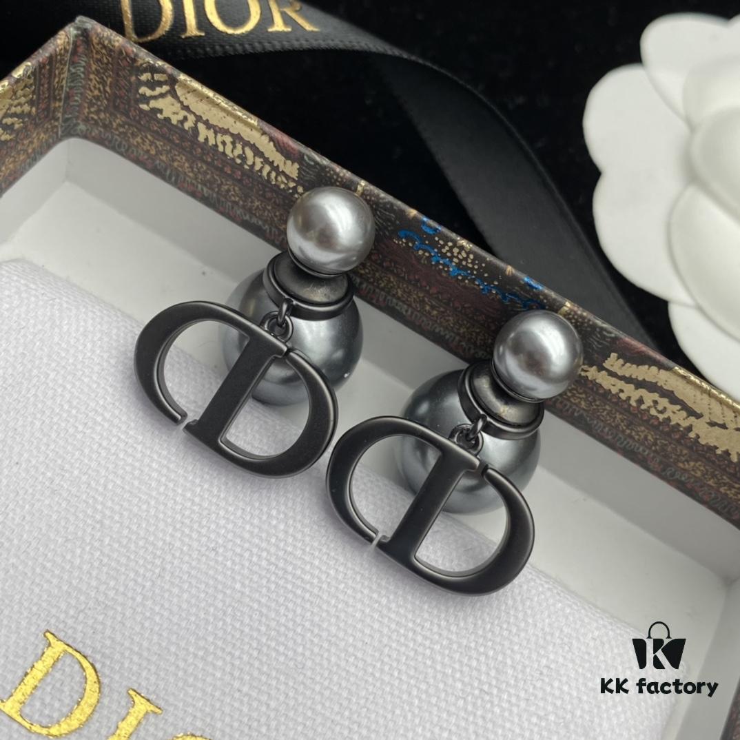 Dior New Letter Pearl Elegant Retro Stud Earrings