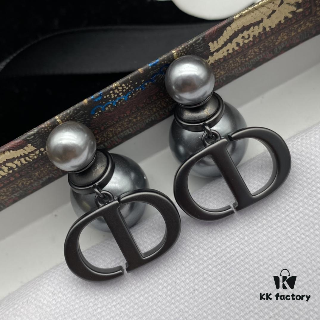 Dior New Letter Pearl Elegant Retro Stud Earrings