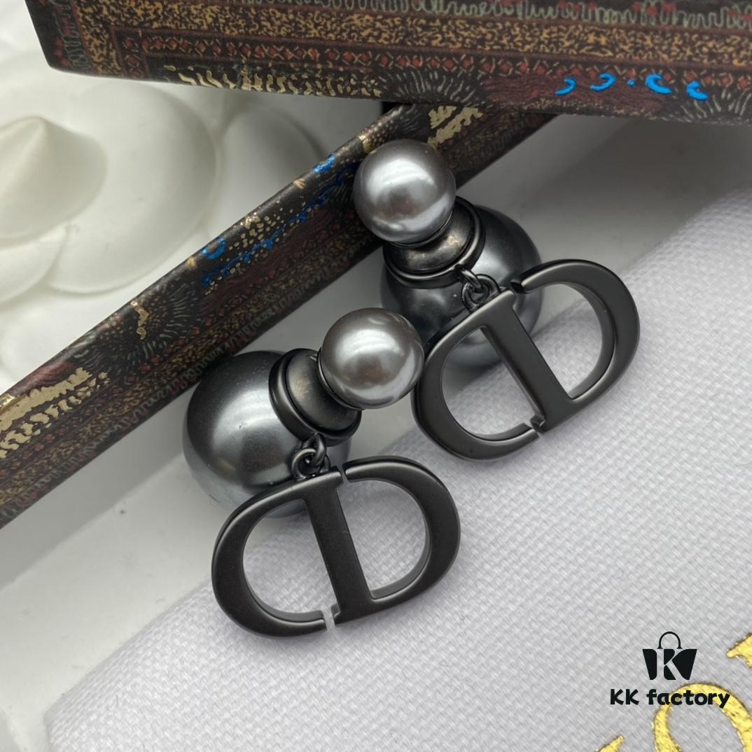 Dior New Letter Pearl Elegant Retro Stud Earrings