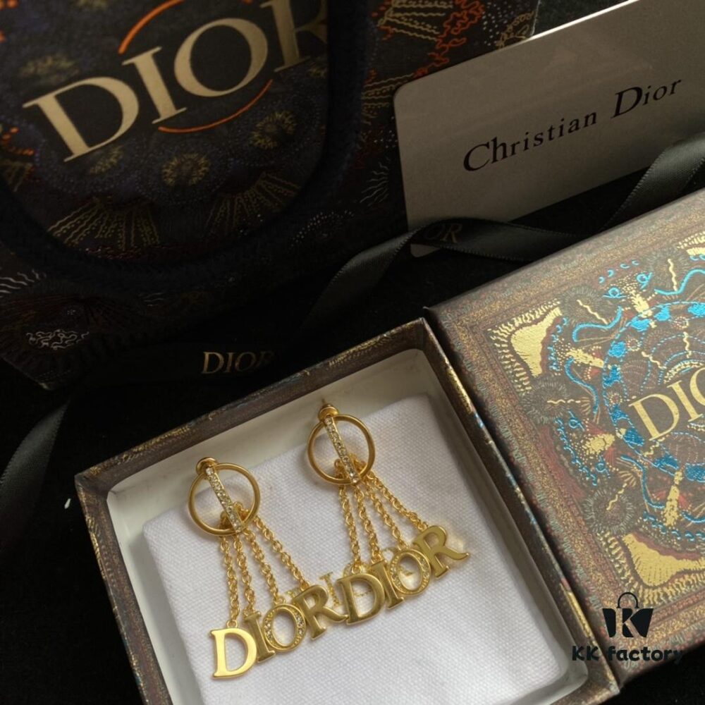 D Letter Diamond-Inlaid Tassel Fashion Earrings Stud ✨🤎