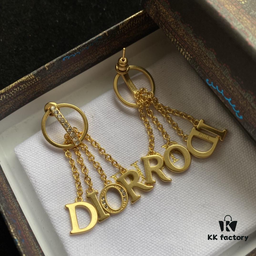 D Letter Diamond-Inlaid Tassel Fashion Earrings Stud ✨🤎